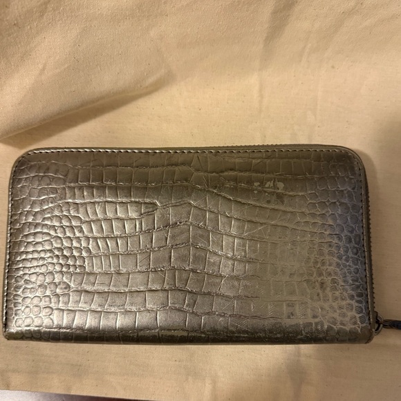 EUC Tory Burch Vintage Reva Leather Silver Zip Around Wallet - Picture 2 of 5